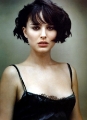 Natalie Portman posing in black sexy dress with hot neckline